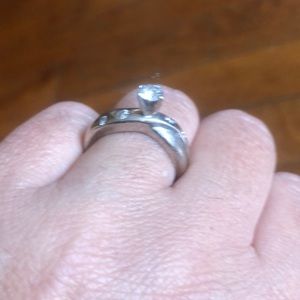 Interesting engagement ring 💍